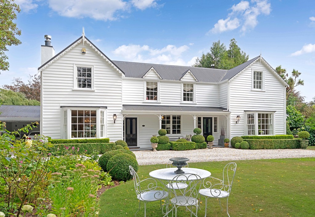 Elegant Spacious Home with Cottage