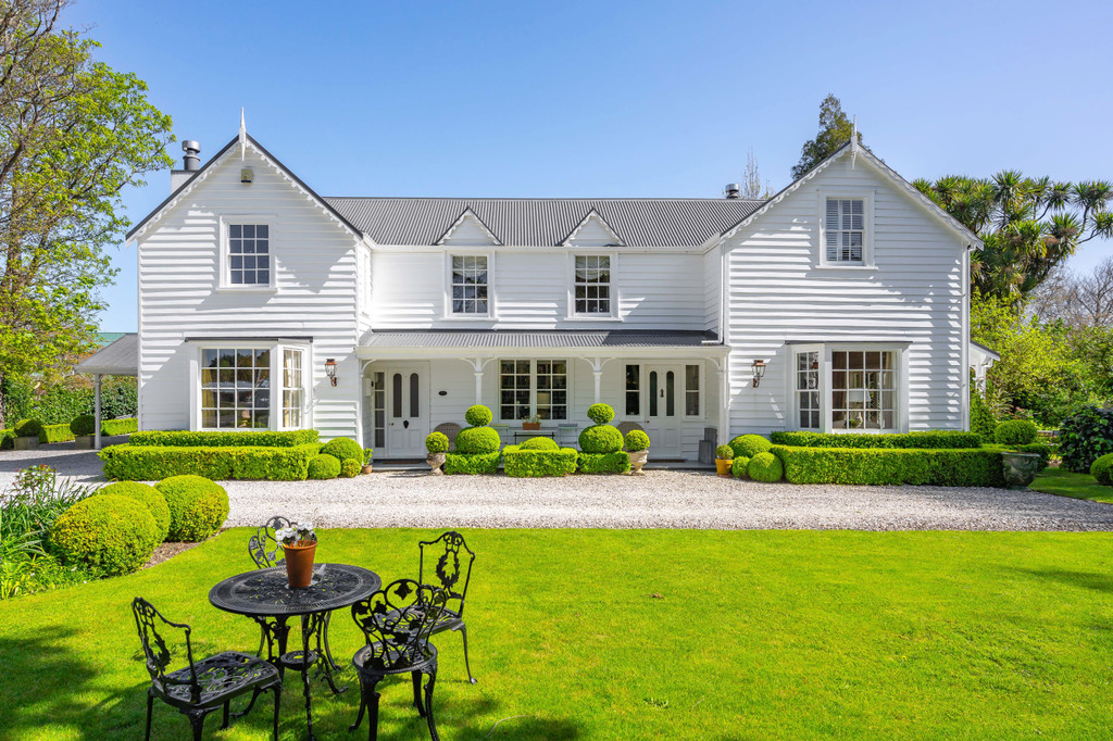 Elegant Spacious Home with Cottage