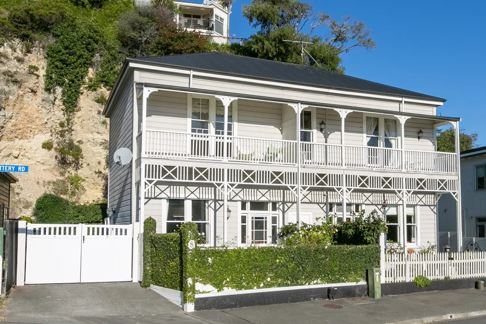 Character and Sea Views in Ahuriri
