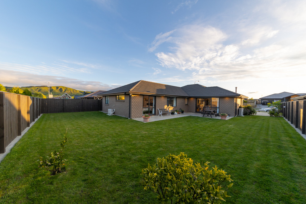 Spacious Unique Brick Four Bedroom Alfresco Home