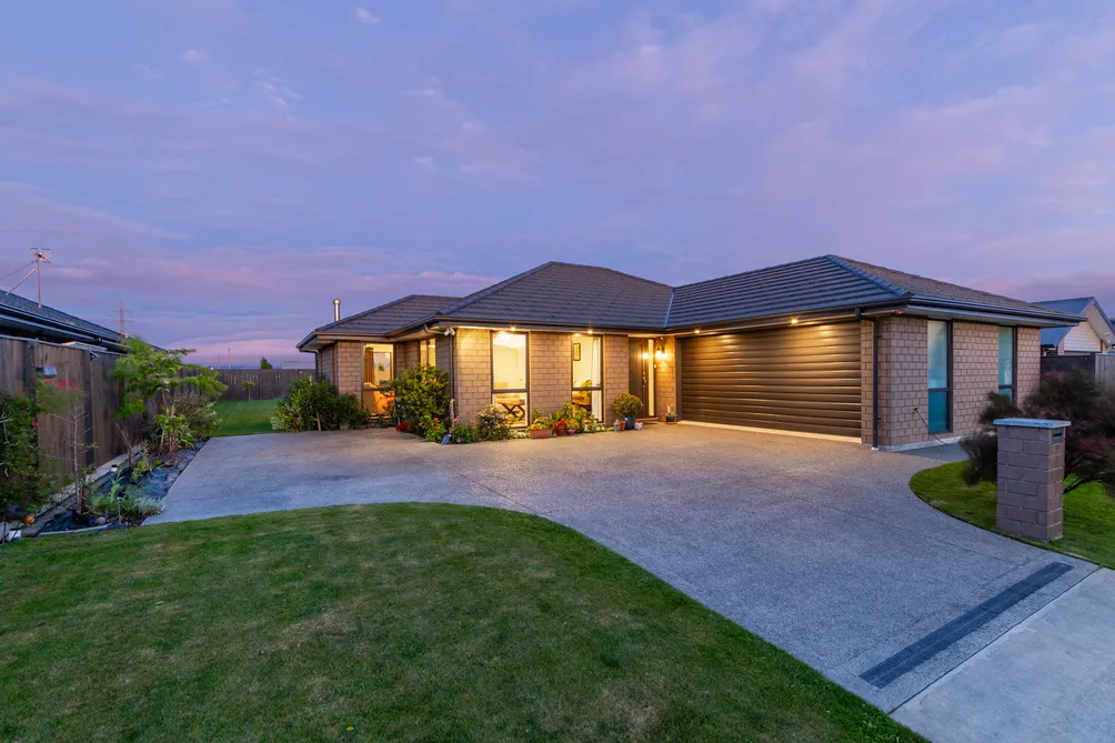 Spacious Unique Brick Four Bedroom Alfresco Home