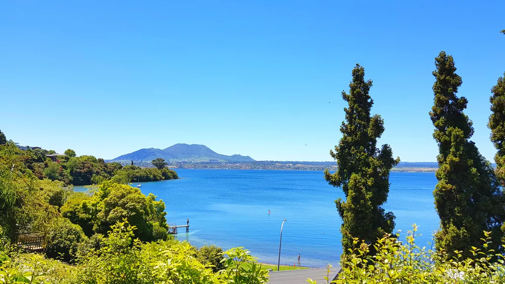 Stunning Taupo Vistas Await