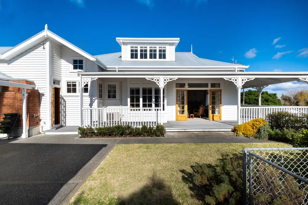 Substantial Napier Hill Residence