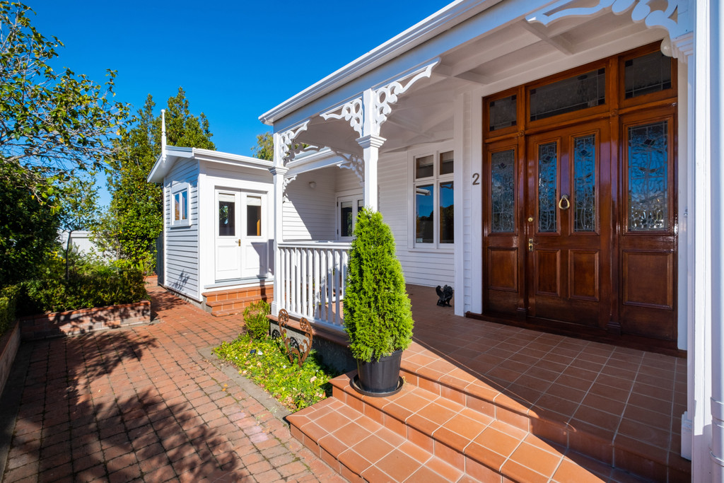Substantial Napier Hill Residence