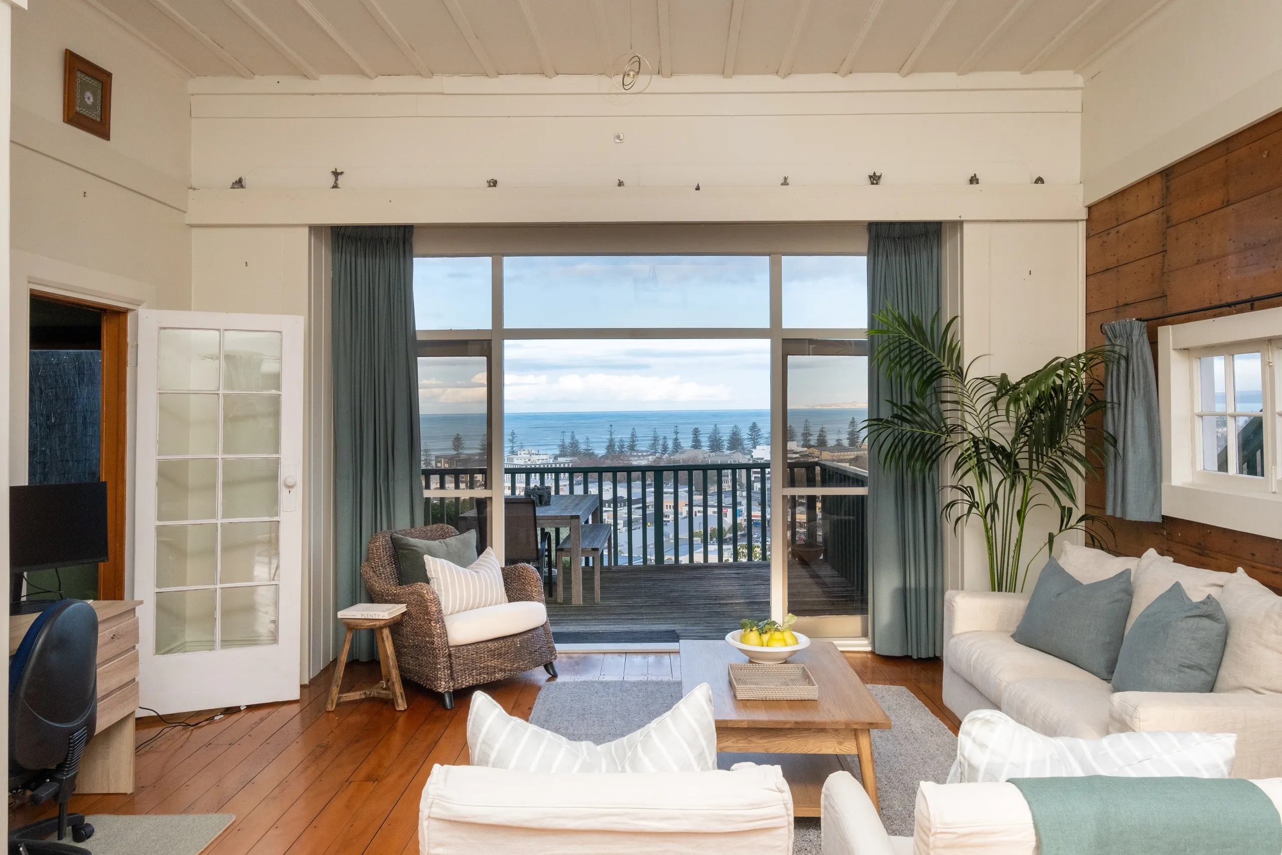 42 Cameron Road, Bluff Hill, Napier