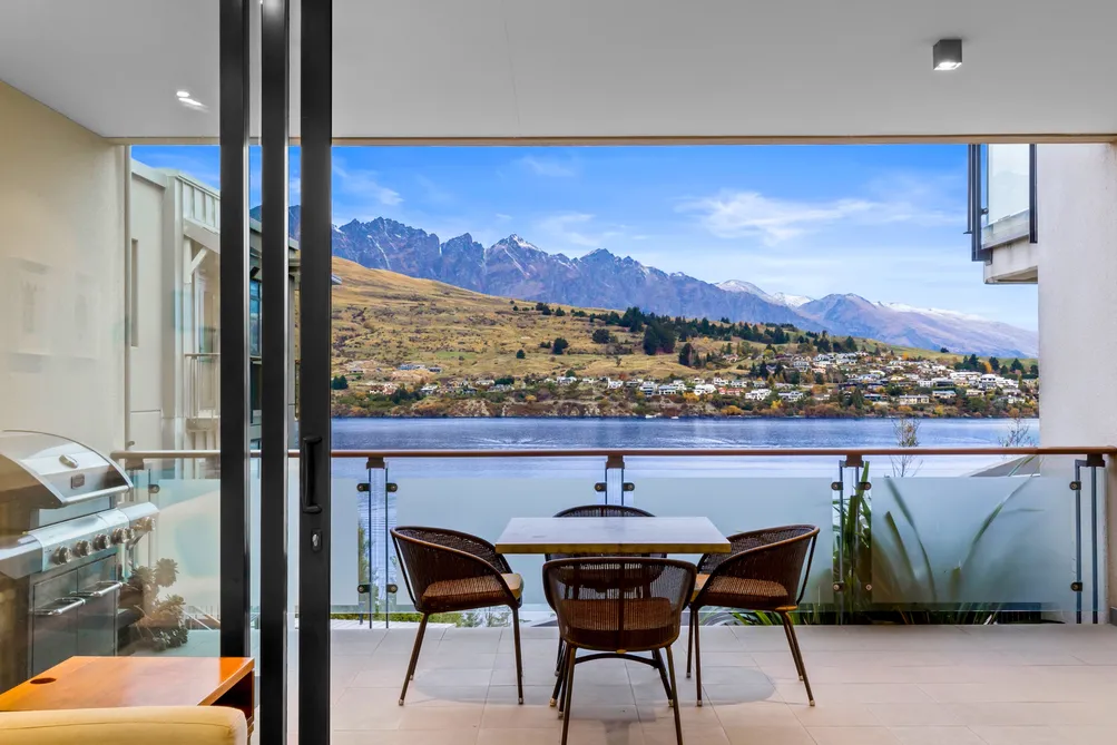 Premium Waterfront Apartment
