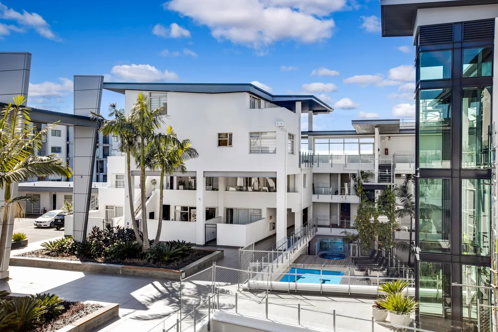Position and panoramic views in Parnell 
