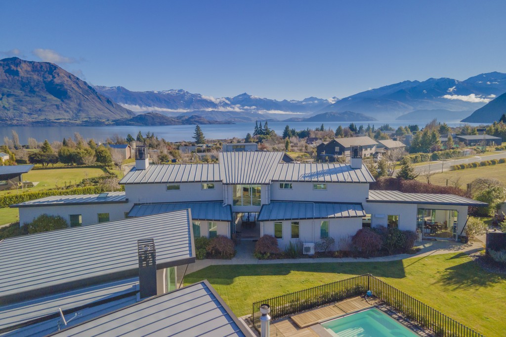 Commanding Ridgecrest Presence - Outstanding Views