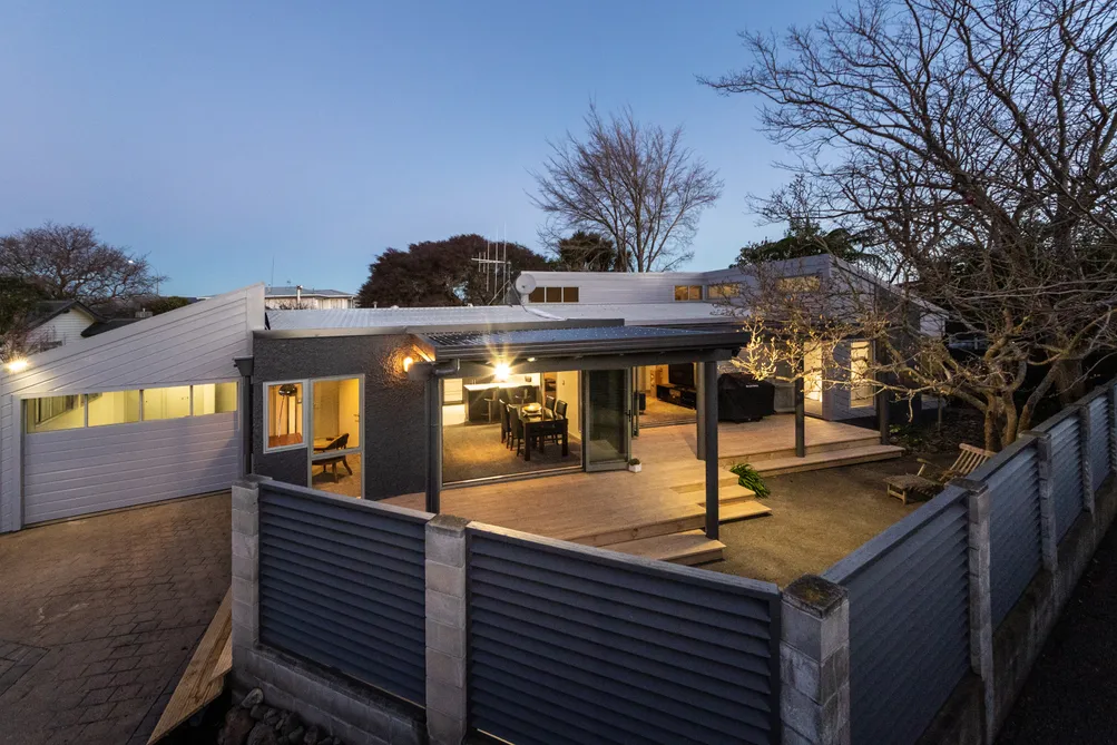 Hokowhitu Couples Alfresco Entertainer