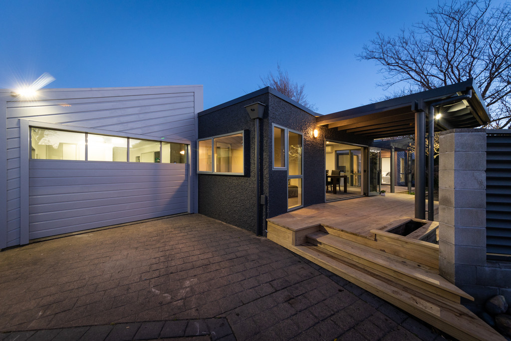 Hokowhitu Couples Alfresco Entertainer