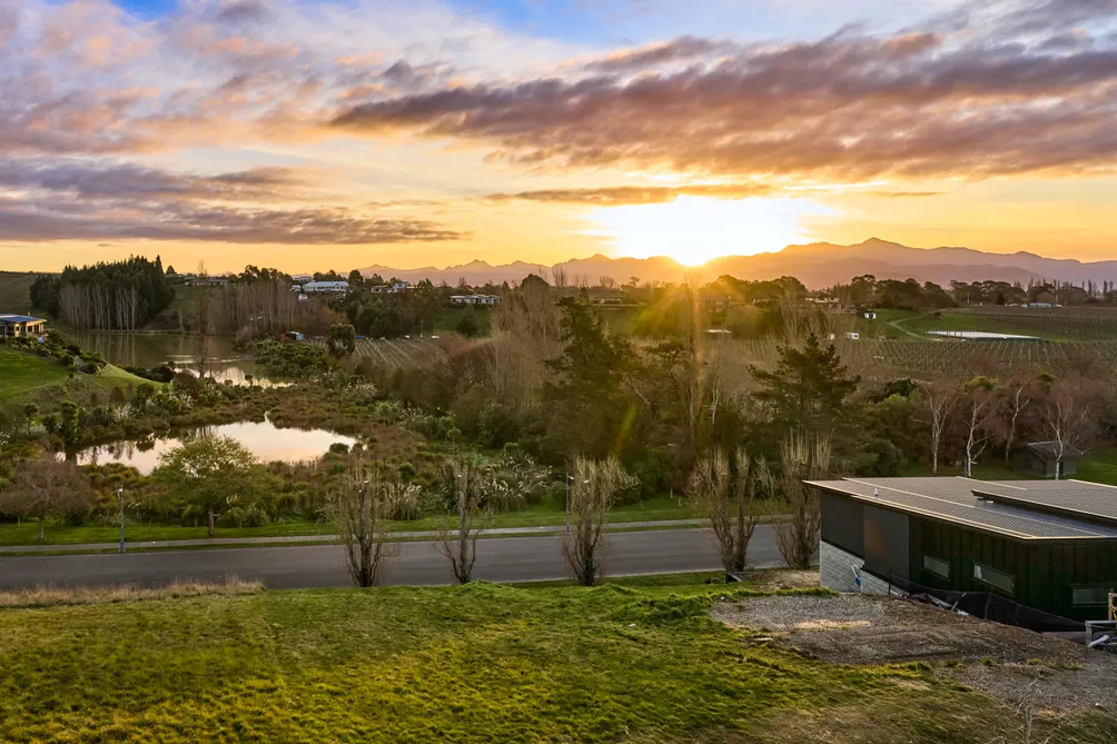 Rural View and Golf at the Gate