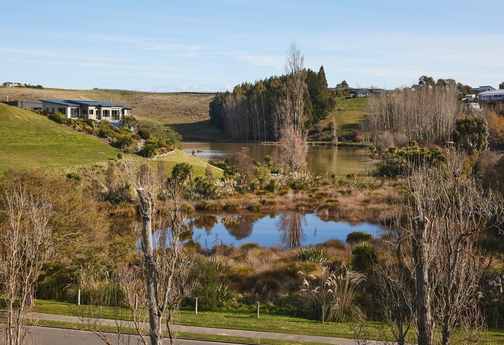 Rural View and Golf at the Gate