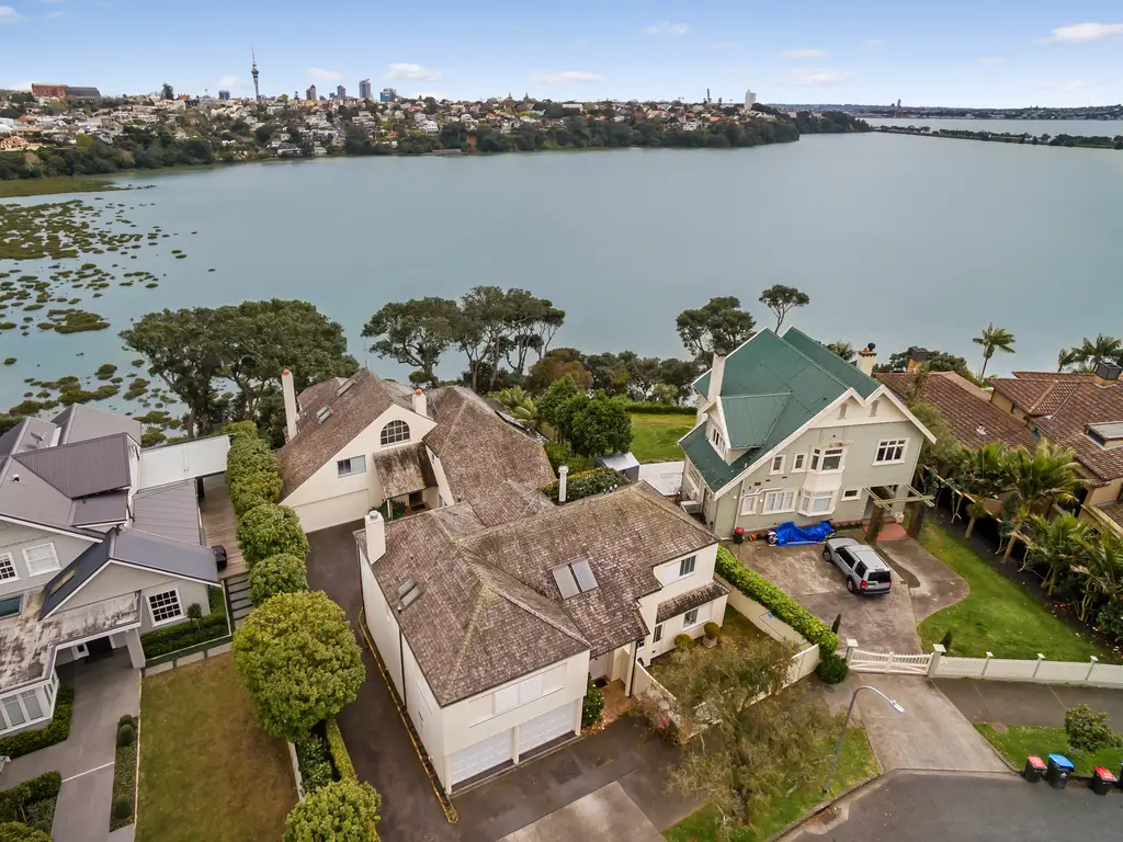 SOTAUC_BURWOOD CRES_27-0899_pHD-MASTER