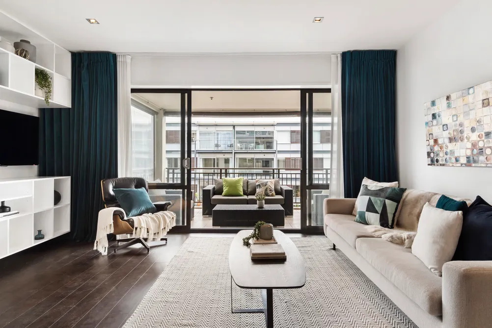 Viaduct Apartment With 12 sq m Lockup Plus Plus Plus!
