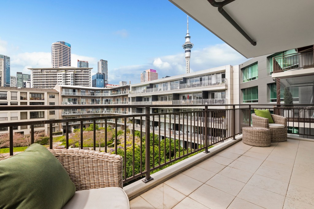Viaduct Apartment With 12 sq m Lockup Plus Plus Plus!