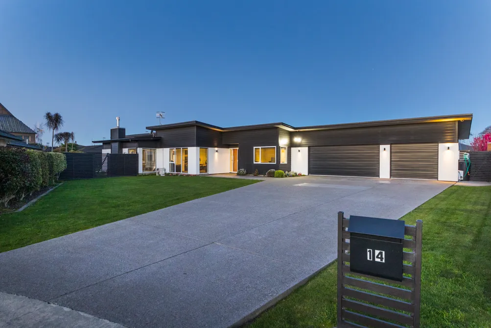 The Epitome of Modern Neighbourly Executive Living