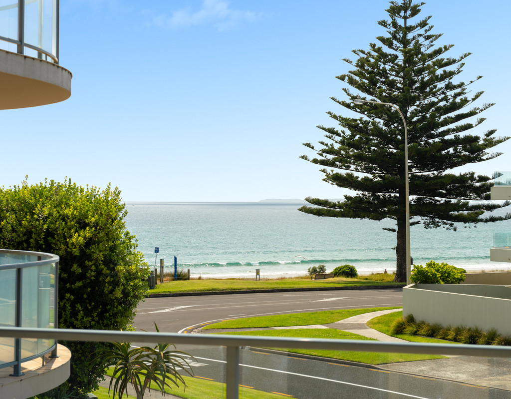 SPACIOUS WITH SURF VIEWS