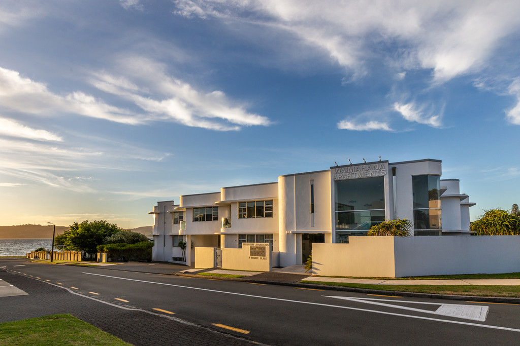 Fantastic Lock Up And Leave Lakefront Apartment