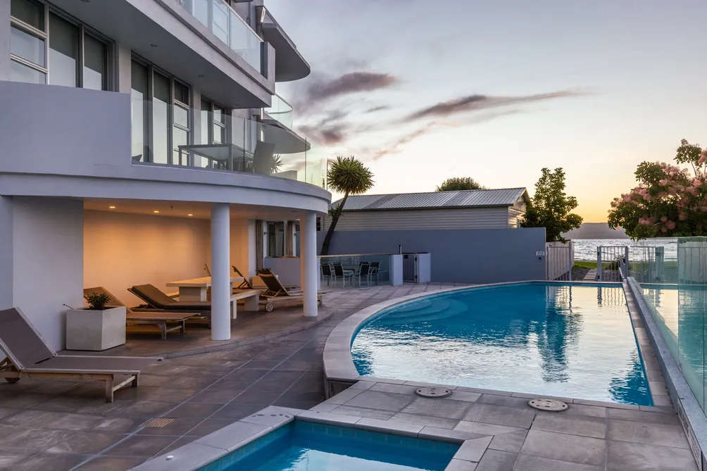 Fantastic Lock Up And Leave Lakefront Apartment