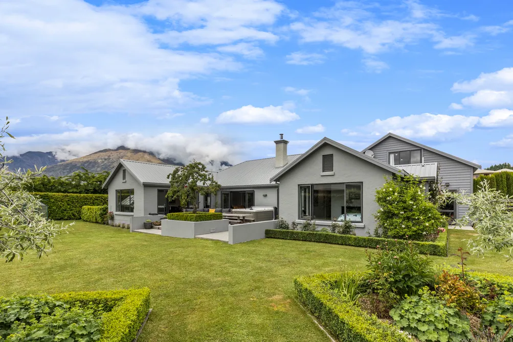 Sunny Stowmore Family Home
