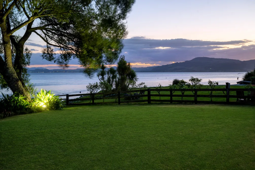 Stylish Simplicity, Spectacular Surrounds