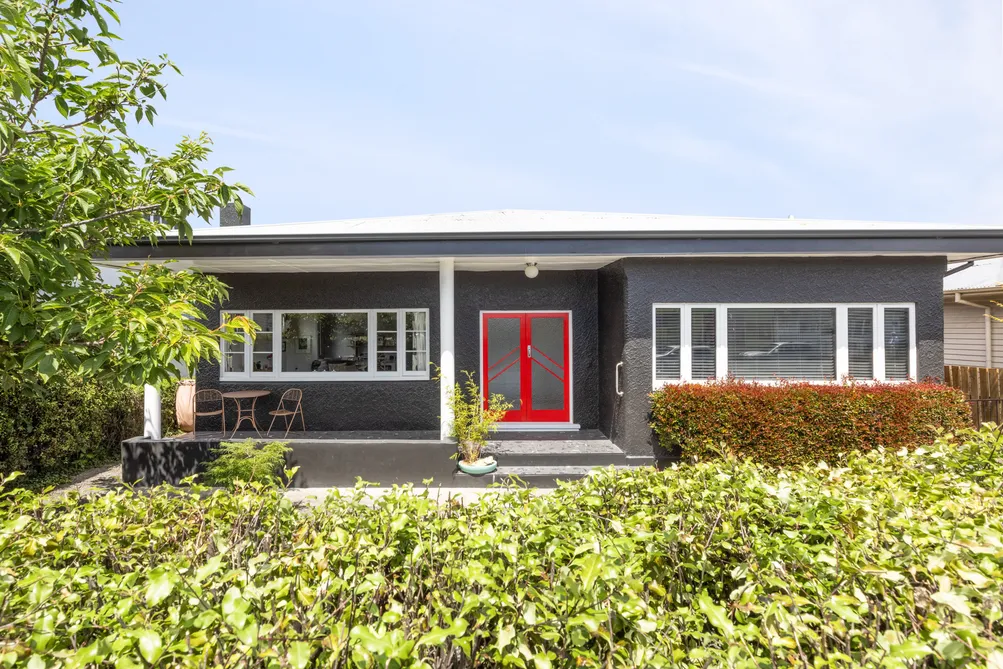 Stylish Hidden Treasure with Garden Oasis