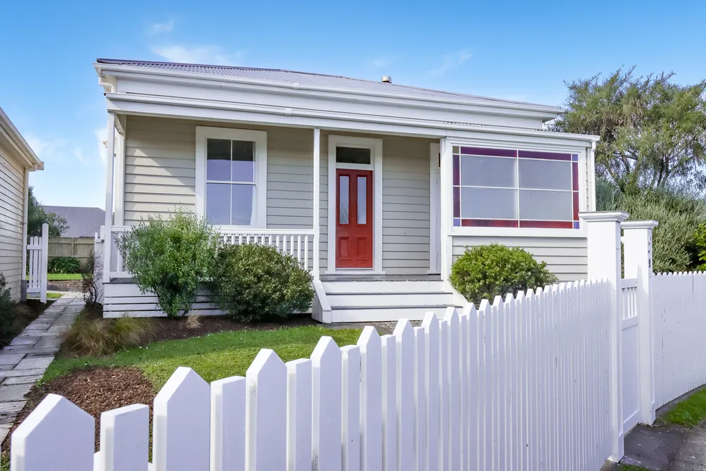 Photogenic Villa Cottage on Perrin