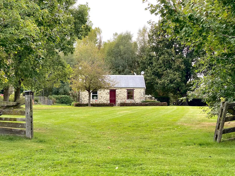 Lombardy Cottage, St Bathans, Central Otago