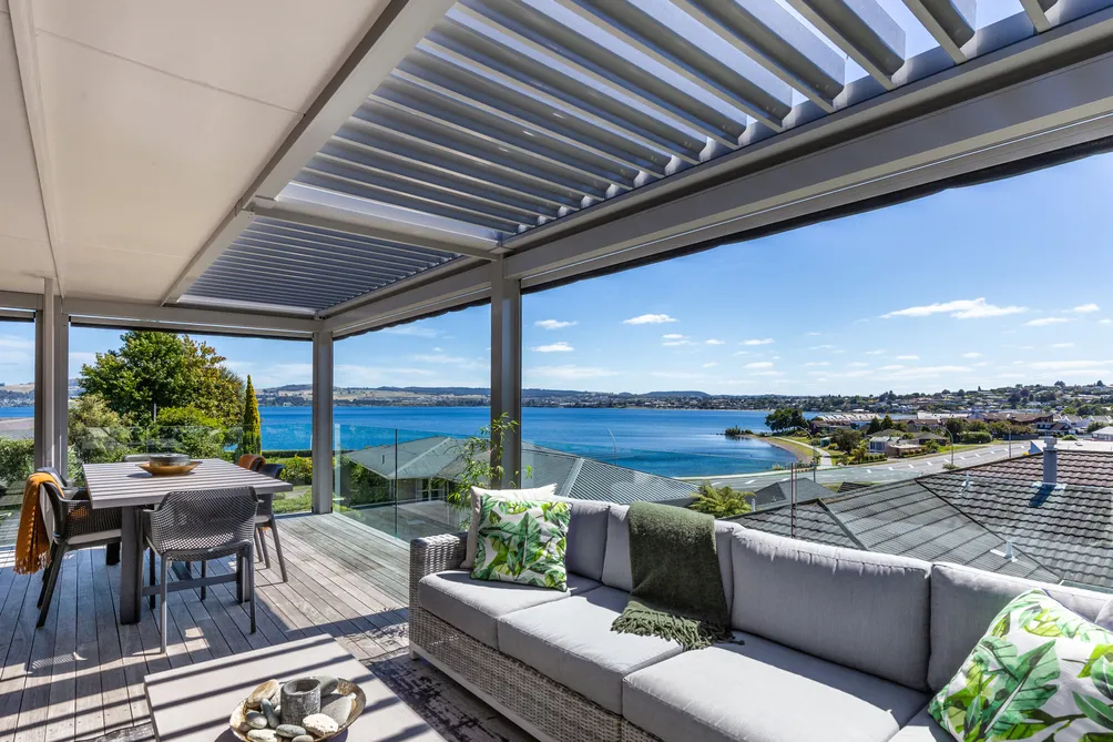 Glamorous Renovation With Exceptional Views