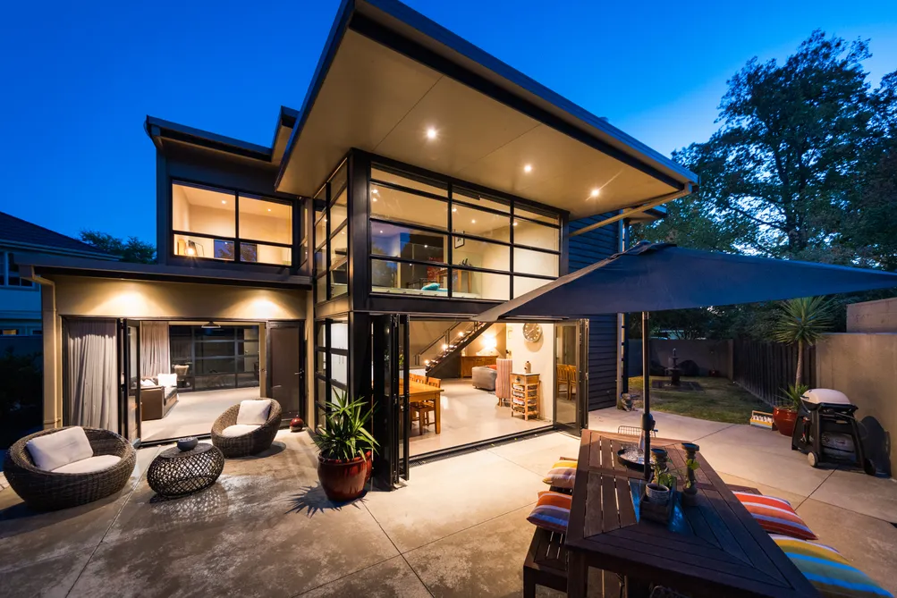 Bespoke Architecture on Treelined Victoria Avenue