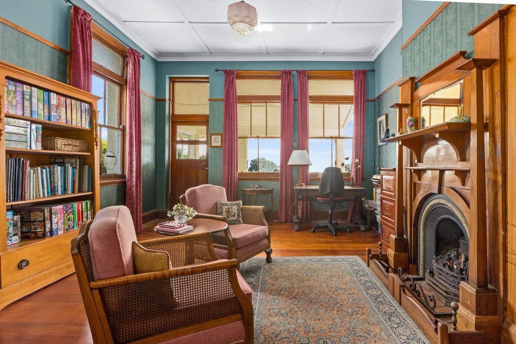 Northern Bay Views, Family Home
