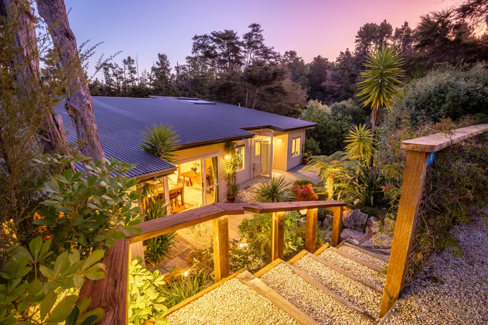 Turn Key Holiday Home Perfection, Fully Furnished!