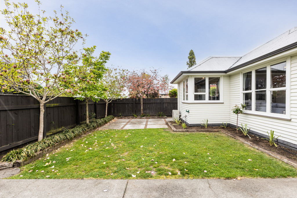 Exciting Mid-Century Opportunity In Prime Location