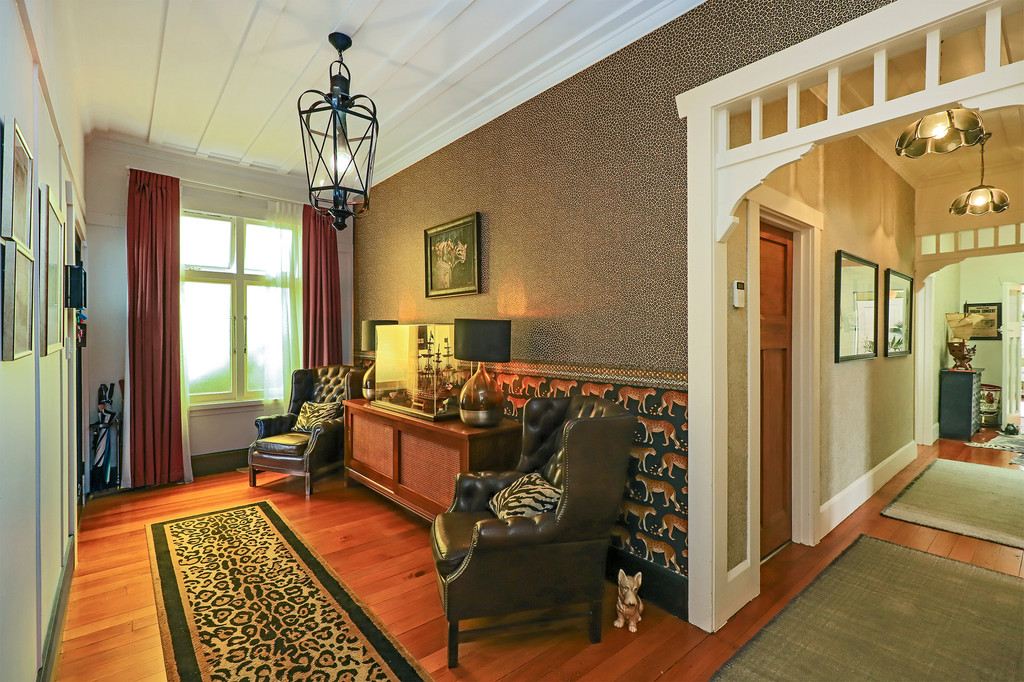 Comfort, Personality and Charm - Close to Town