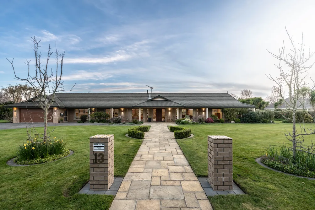 Exceptional Living, Top Location!