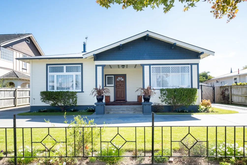 Meticulously Modern 1920s Bungalow 