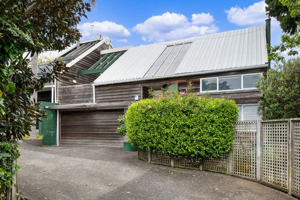 Vacant Possession. Simon Carnachan Designed Home