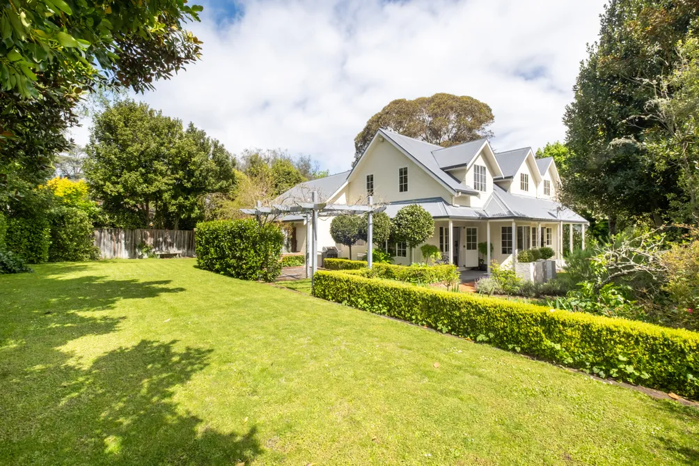 Established Gardens, Thriving Location