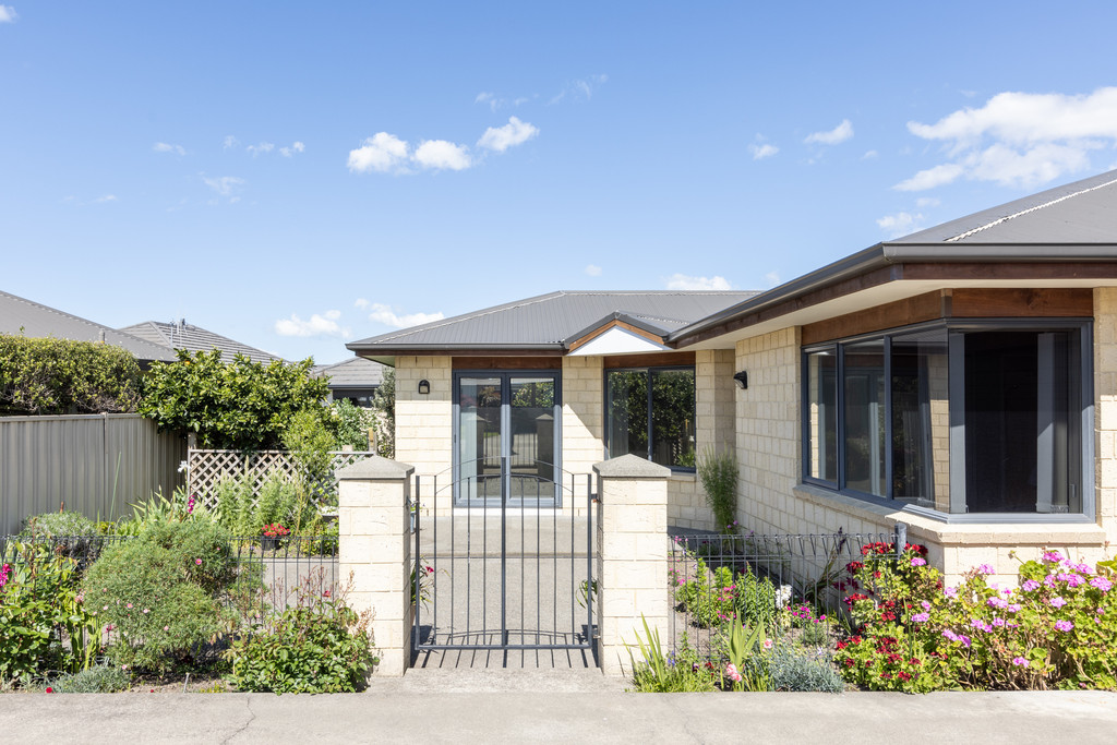 Modern, Private, Secure and Well Located