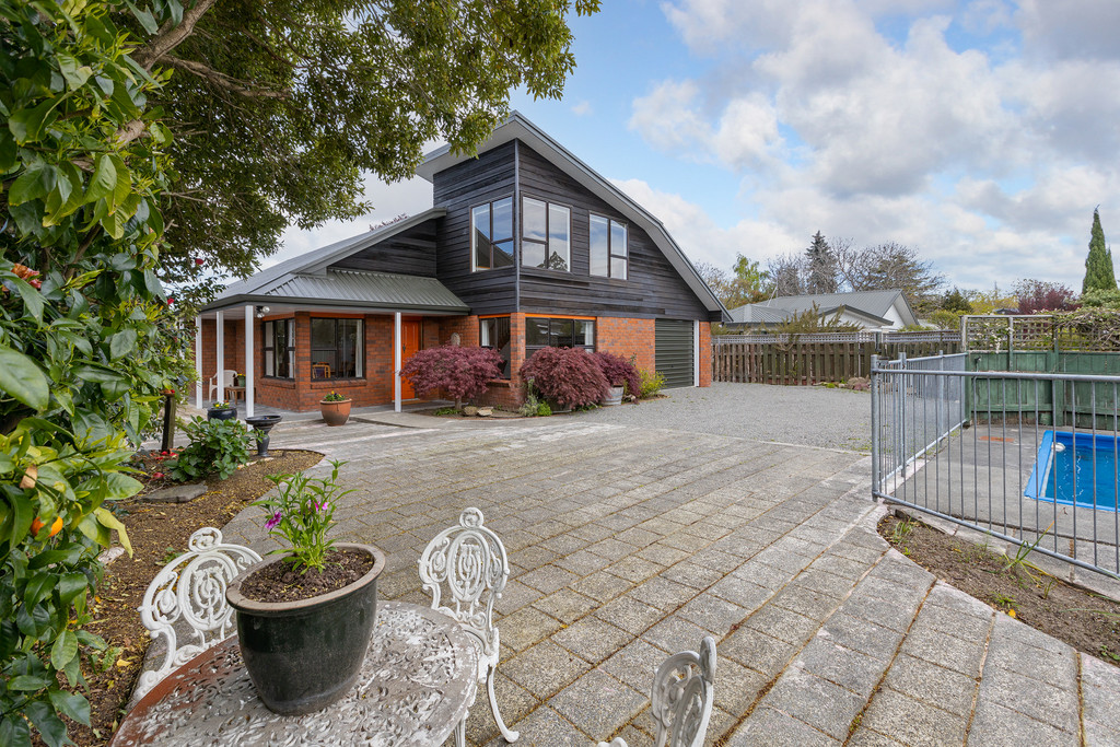 Charming Lansdowne Townhouse 