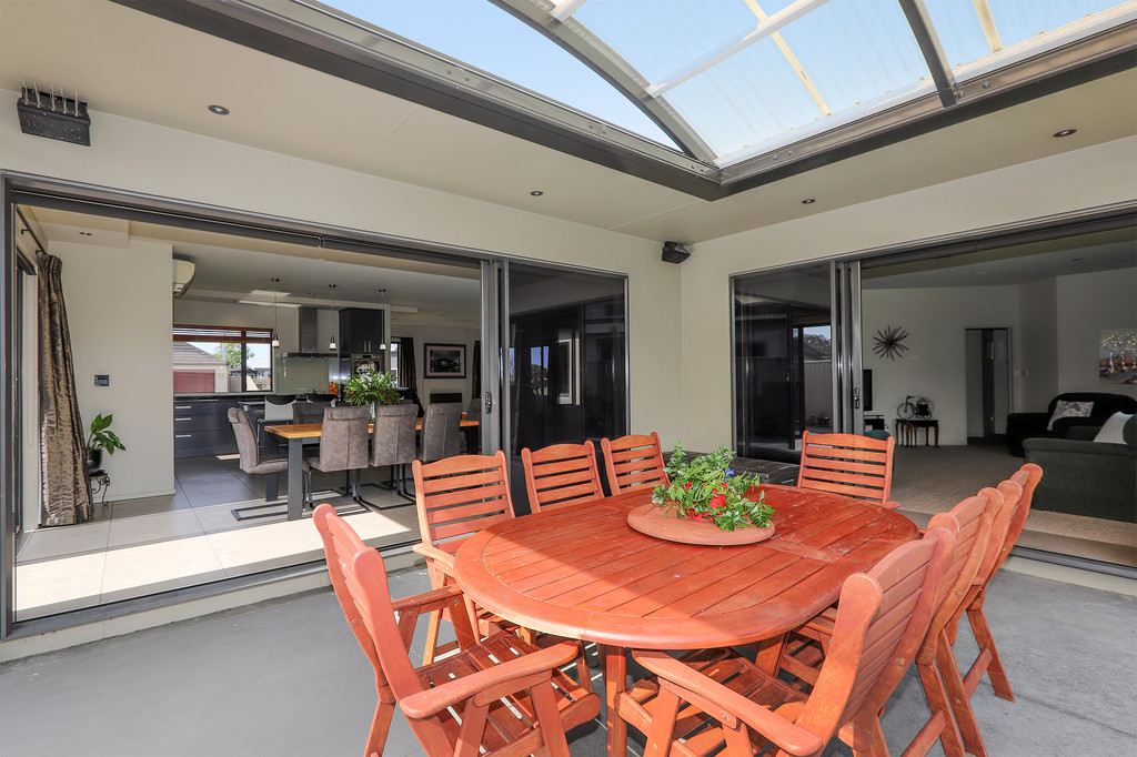 Grandeur and Distinction in Oaklands