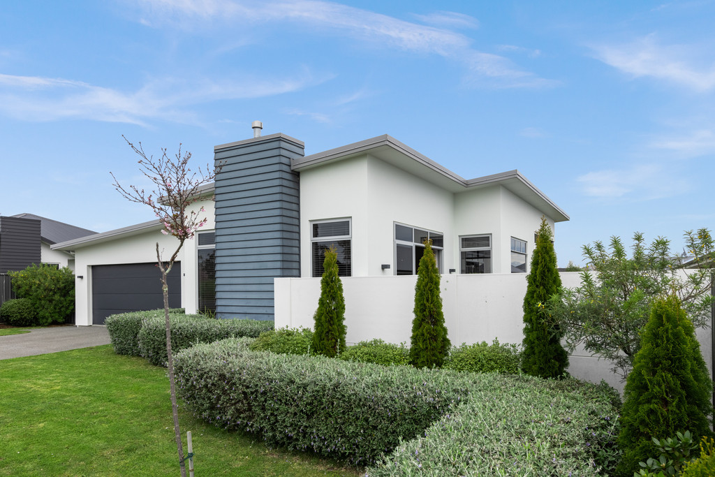 Spacious and Stylish Contemporary Haven