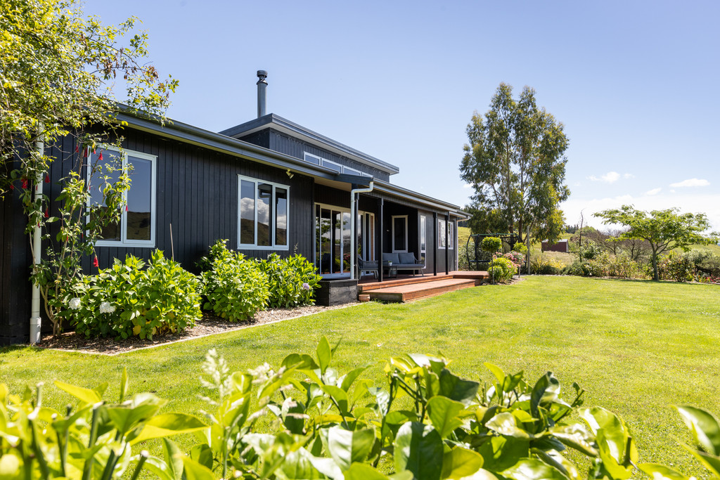 Laid-back Lifestyle With Subdivision Consent