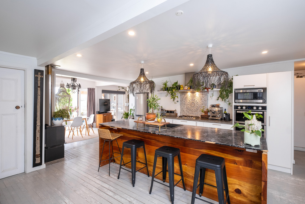 Rustic on Absolute Beachfront!