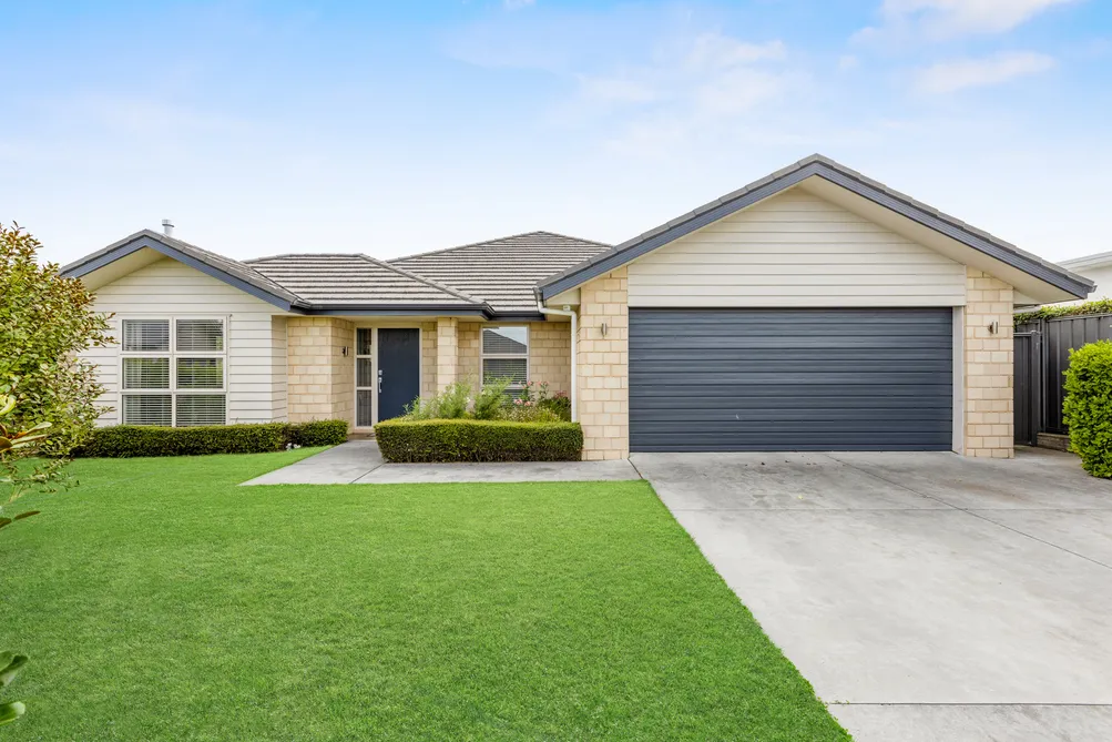 Generous Family Home Near Schools and Reserves