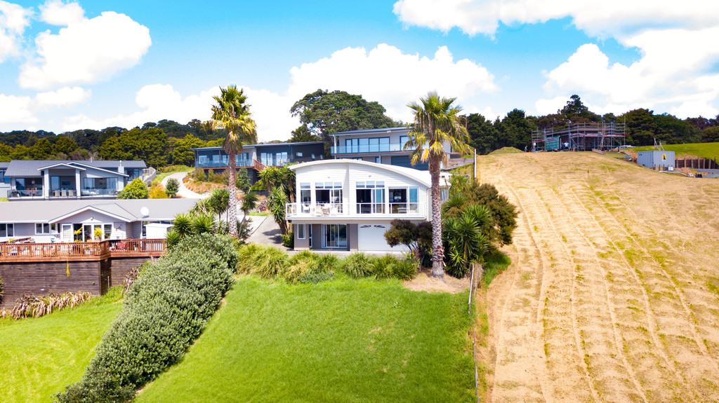 Spacious Home In Langs Beach 
