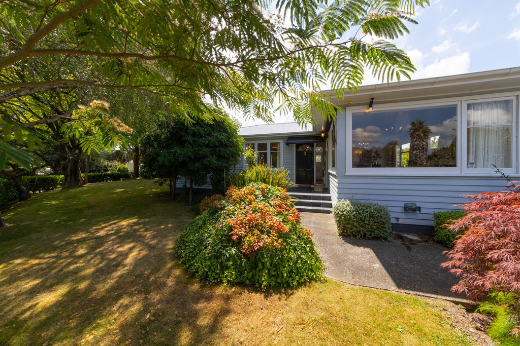Surrey Crescent Darling - Winchester School Zone 