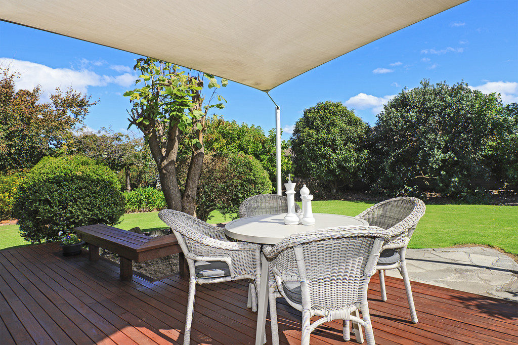 Five Bedrooms on Massive Site - Heart of Taradale
