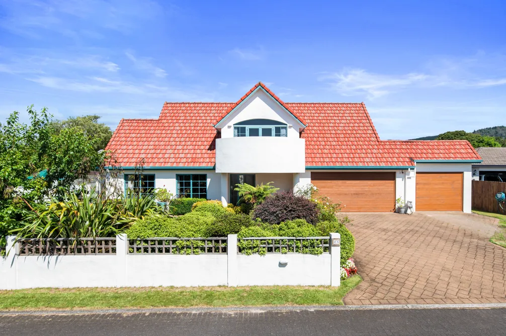 Lynmore Living - Immaculate Family Home