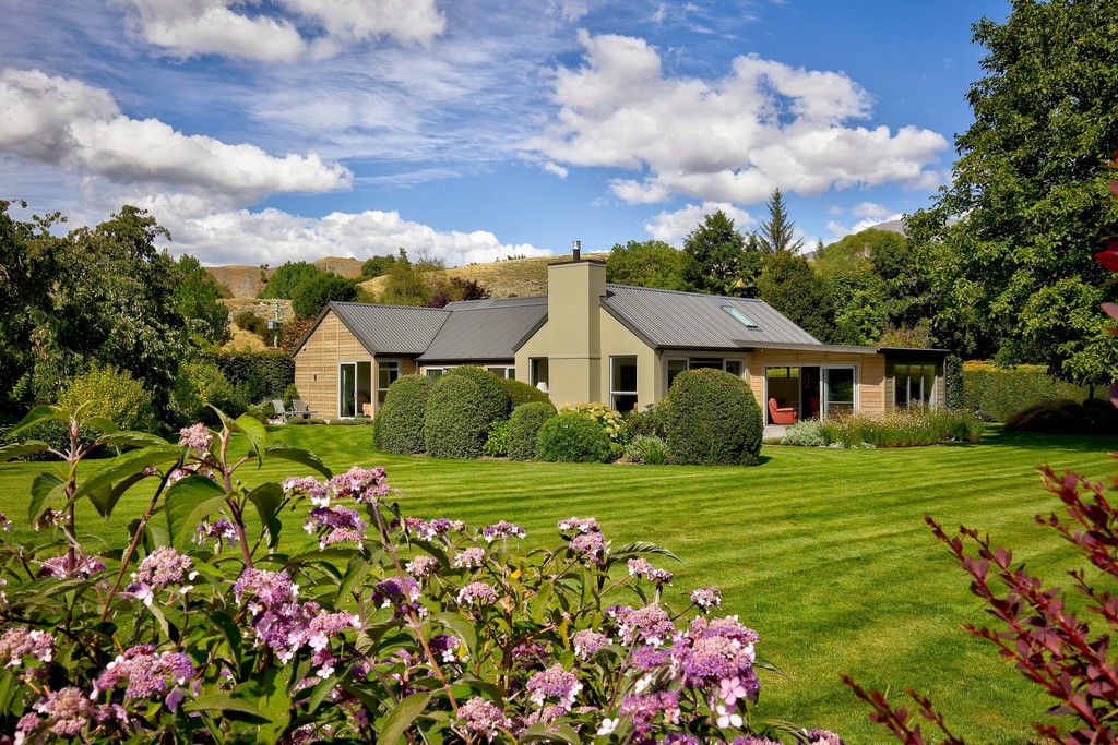 Lake Hayes Residential Beauty - Motivated Seller